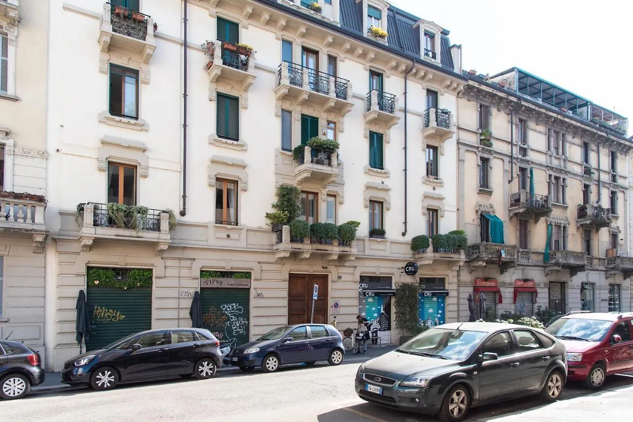 Youhosty - Ugo Bassi Milan Italy