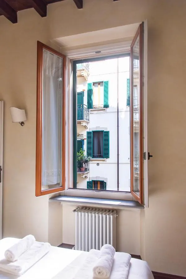 Youhosty - Ugo Bassi Milan Apartment