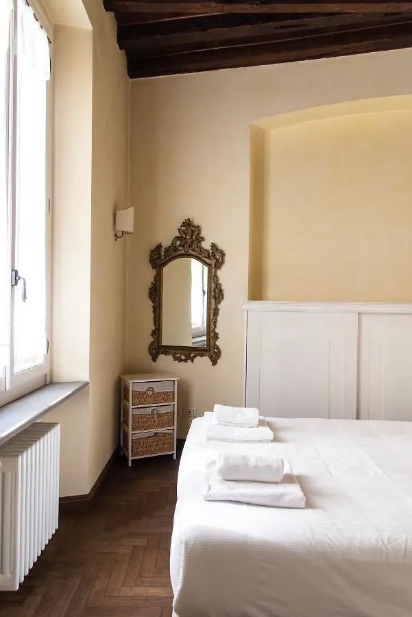 Youhosty - Ugo Bassi Milan Italy